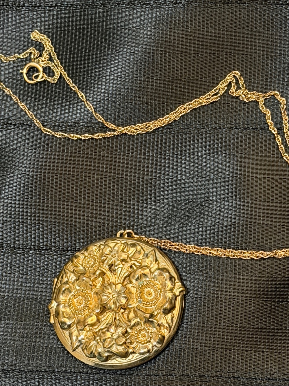 Vintage Gold Floral Locket Necklace - Women Jewelry